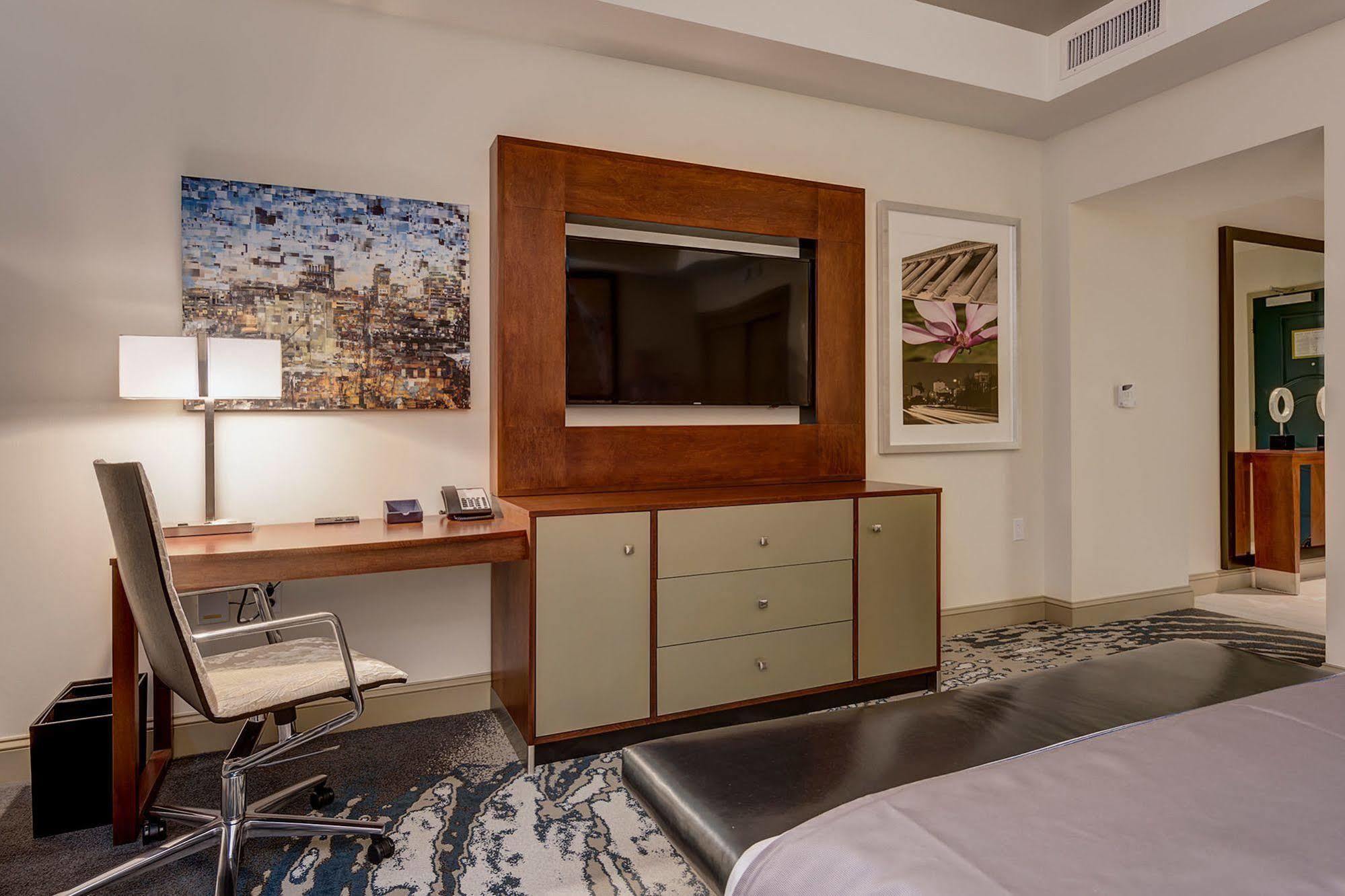 The Tennessean Personal Luxury Hotel Ноксвил Екстериор снимка
